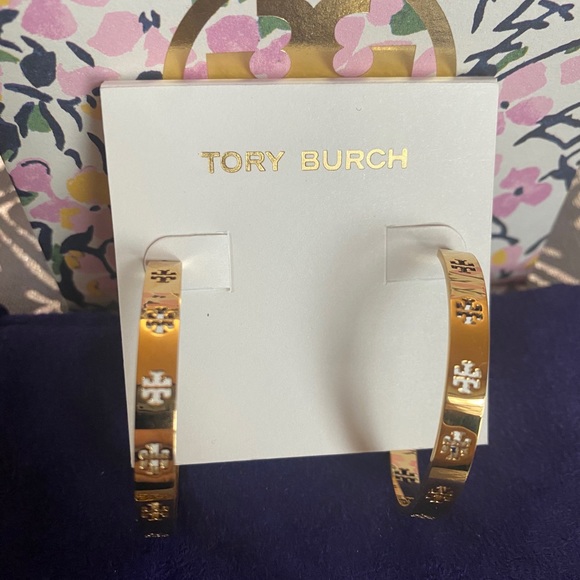 Tory Burch gold pierced T hoop earrings -New - Picture 2 of 5
